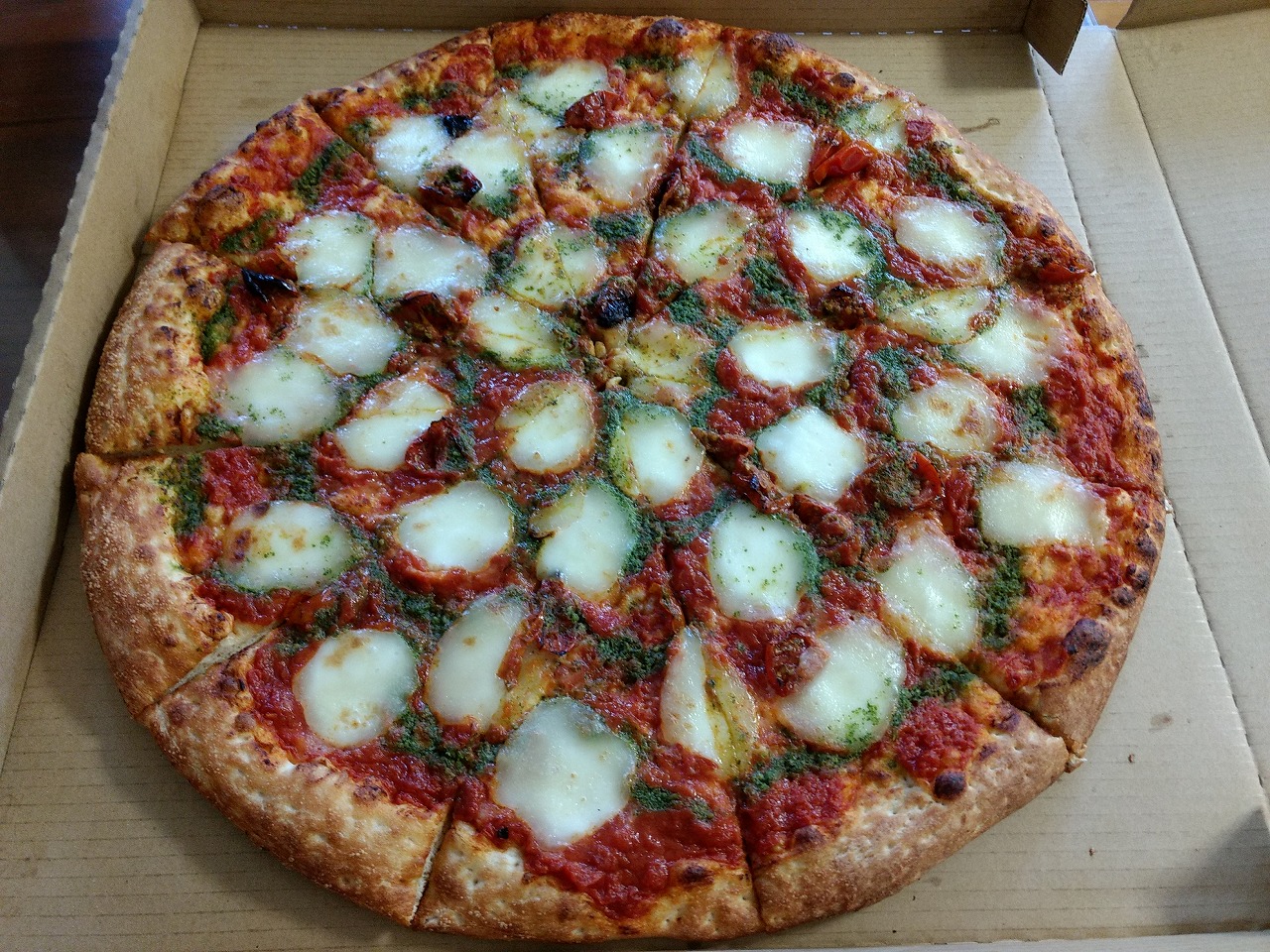 コストコフードコートのマルゲリータピザがモッツァレラチーズたっぷりでコスパ最高